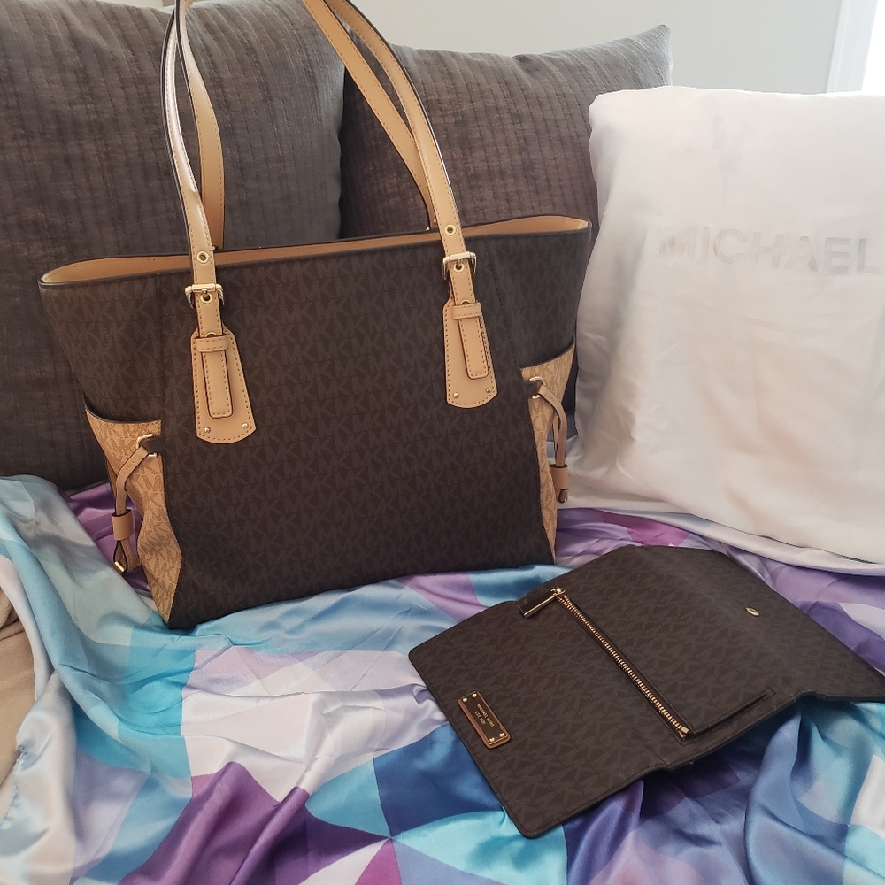 Wallet - Picture 2 of 11